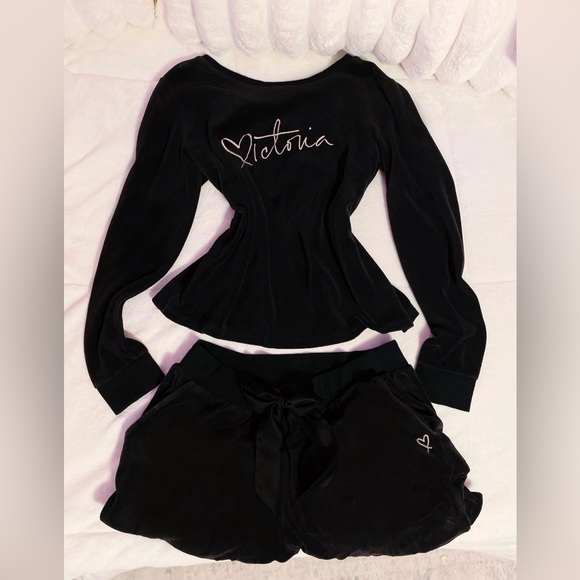 Victoria’s Secret rare velvet pj set ᥫ᭡.